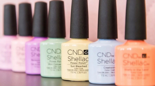 CND Shellac - A CND Shellac gél lakk rendszer használatával a körmök teljesen egészségesek maradnak.A CND Shellac LED lámpában köt meg, és csere esetén leoldással távolítjuk el. Sem az előkészítés, sem az eltávolítás során nem kell reszelni és bufizni, így a természetes körmök nem vékonyodnak el. Használatával hetekig fényes körmöket kapunk a természetes köröm sérülése nélkül.Miért válaszd a CND márkát?✓ Amerikai, prémium márka✓ A CND nem károsítja a természetes körmöket✓ A leggyorsabban eltávolítható gél lakk a világon.12 káros összetevő mentes. Nem tartalmaz toluolt, kámfort, formaldehidet, Di-butil-ftalátot (DBP), formaldehid gyantát, xilént, parabéneket, etil-toszilamidot, trifenilfoszfátot (TPP), MIT-t, állati eredetű összetevőket és glutént.✓ Díjnyertes, innovatív összetételű termékek✓ Vegán és állatkísérletmentes